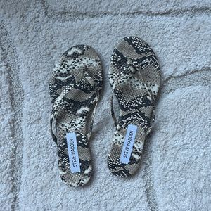 NEW Steve Madden Flip Flops